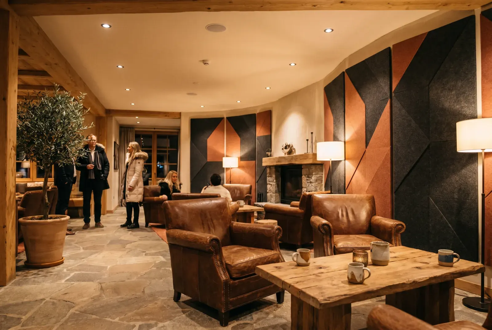 Lounge d'hôtel au confort acoustique maîtrisé
